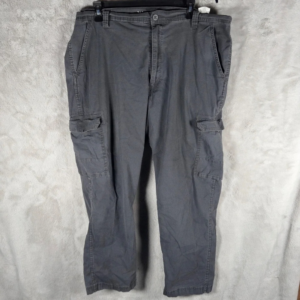 Wrangler‎ Mens Cargo Pants Gray Relaxed Fit Flat Front Size 40 x 30